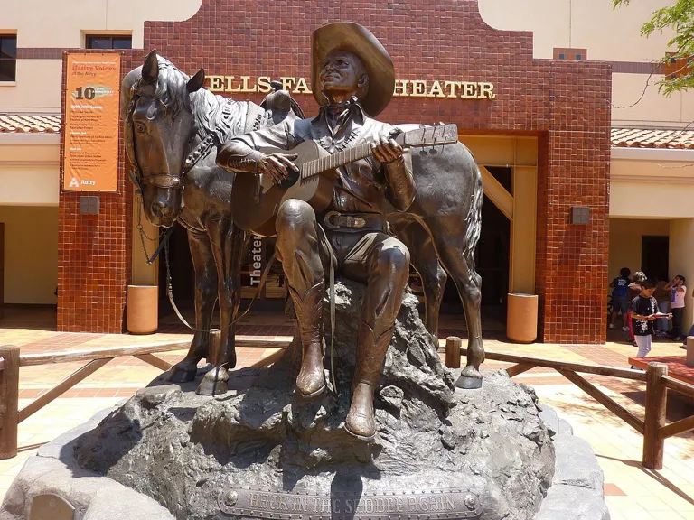 Autry National Center of the American West, Gene Autry Statue, 2010 - panoramio.jpg
