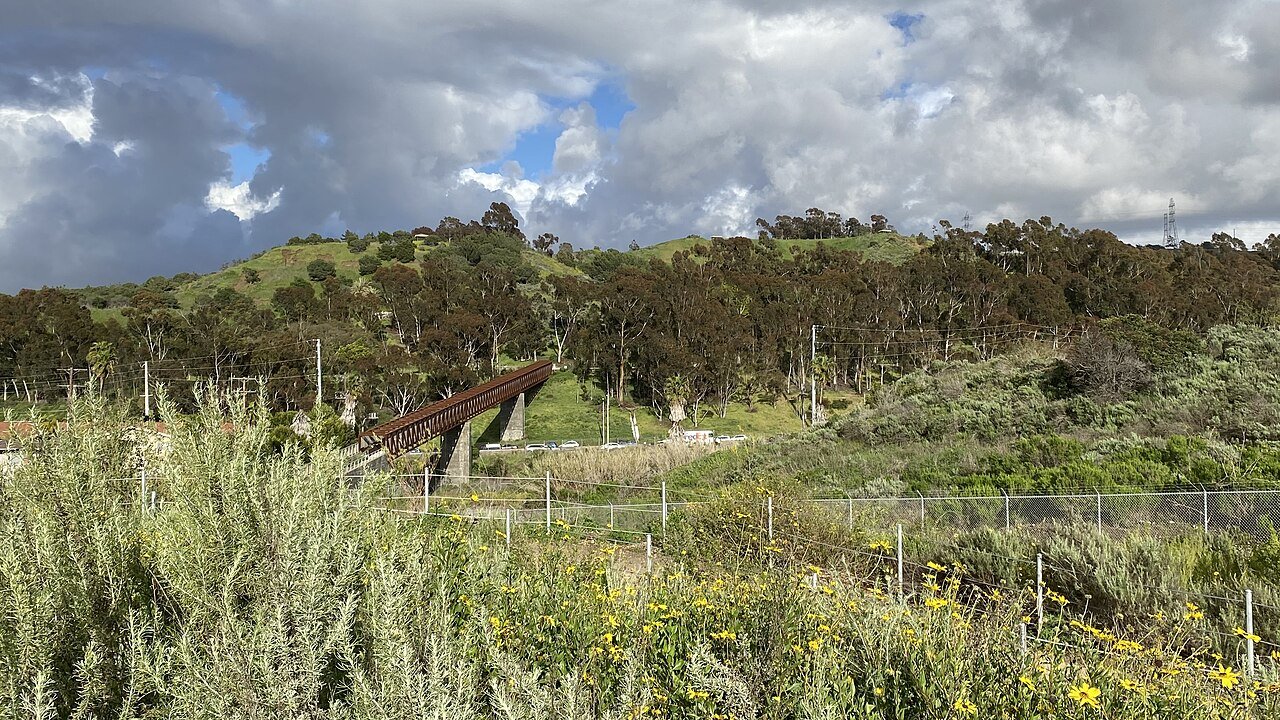 Kenneth Hahn State Recreation Area view from western Baldwin Hills.jpg